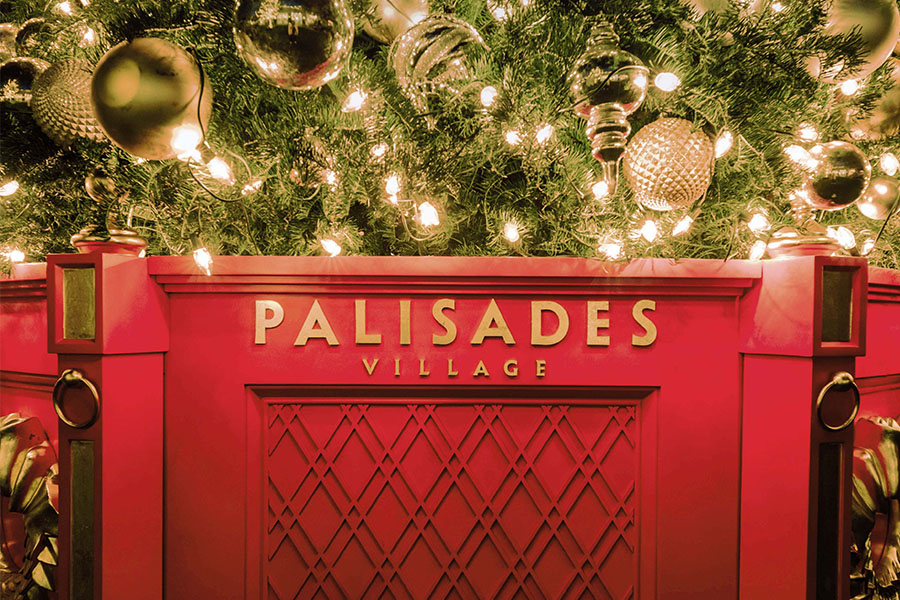 Palisades Village Christmas Tree Lighting